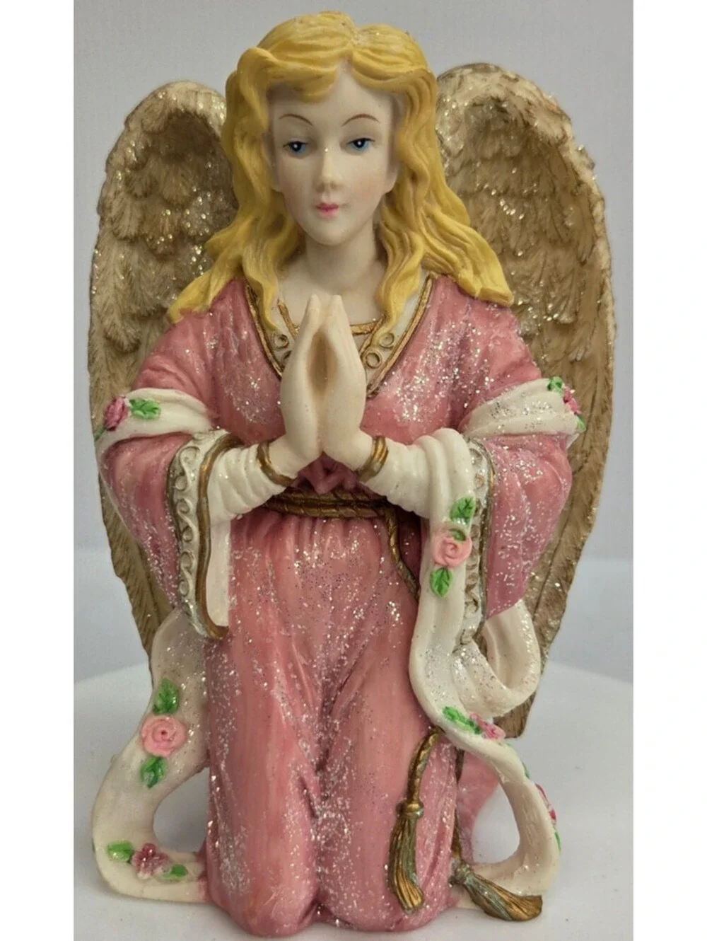 Dillard’s Kneeling Iced Angels Set 4 Figures 6” Hand Painted Christmas Decor VTG